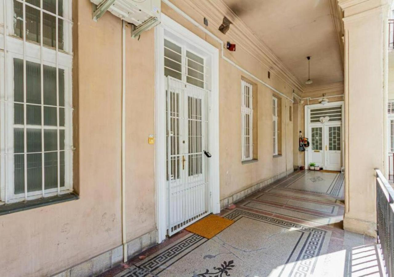 Luxury Apartment By The Famous Vaci Street Budapest Exterior photo